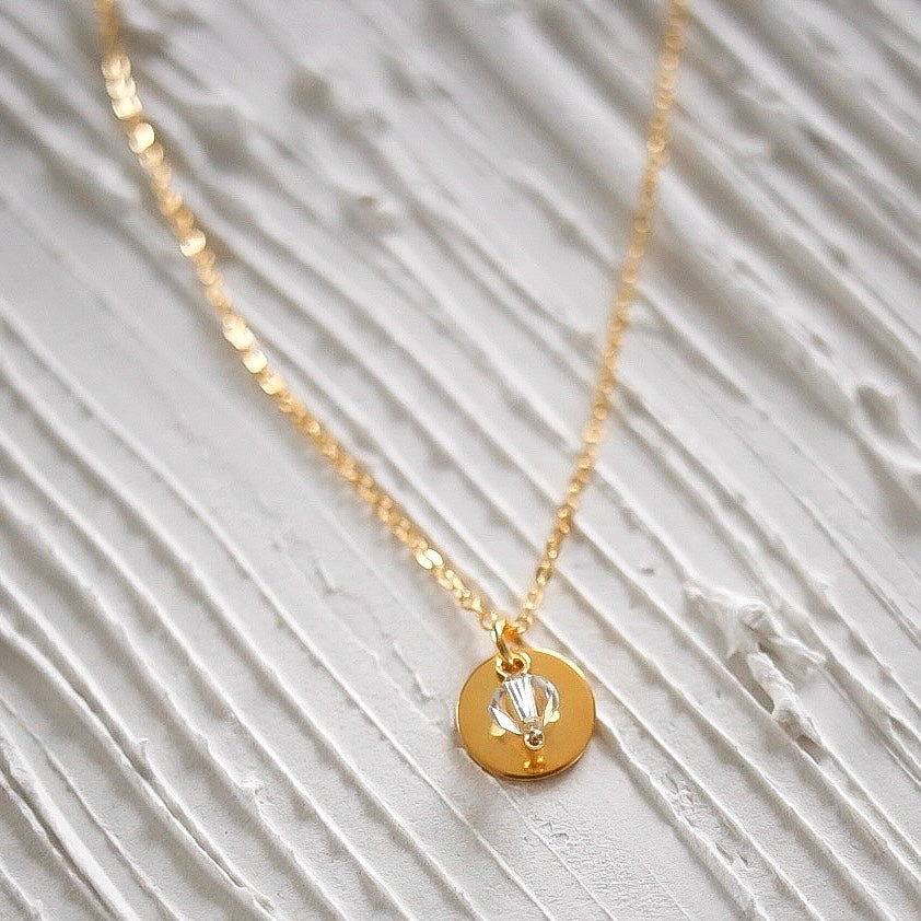 Lovis litet kristallhalsband 24k guldpläterat