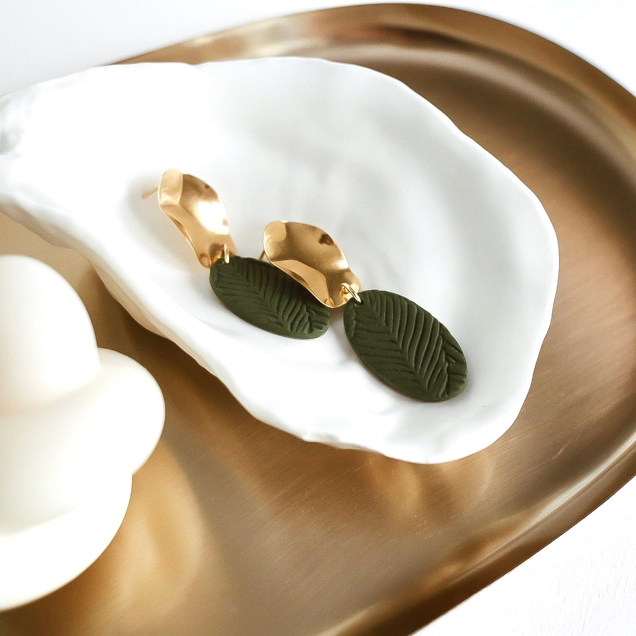 Tilda örhängen (flera nyanser)