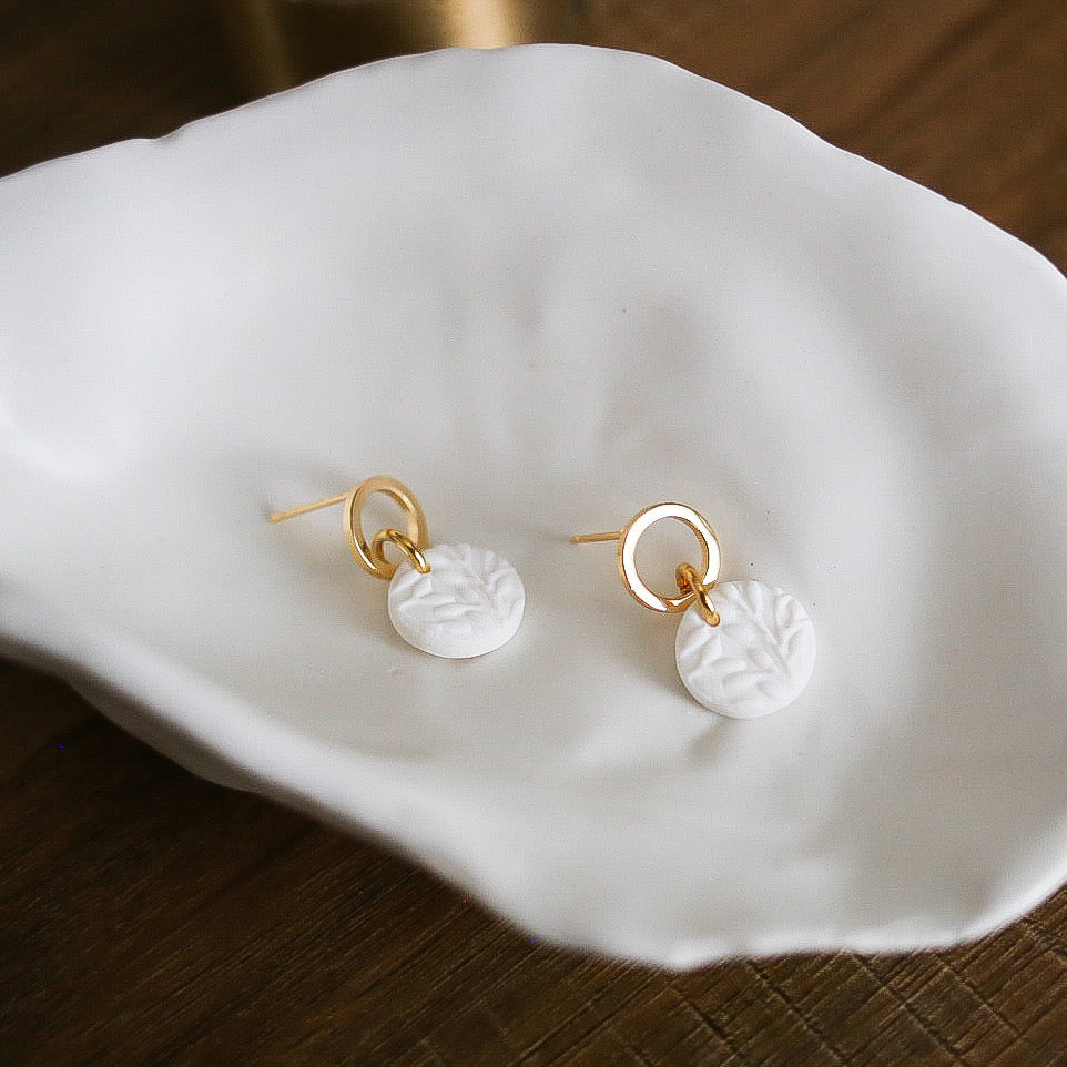 Milli Örhängen Vitt Mönster