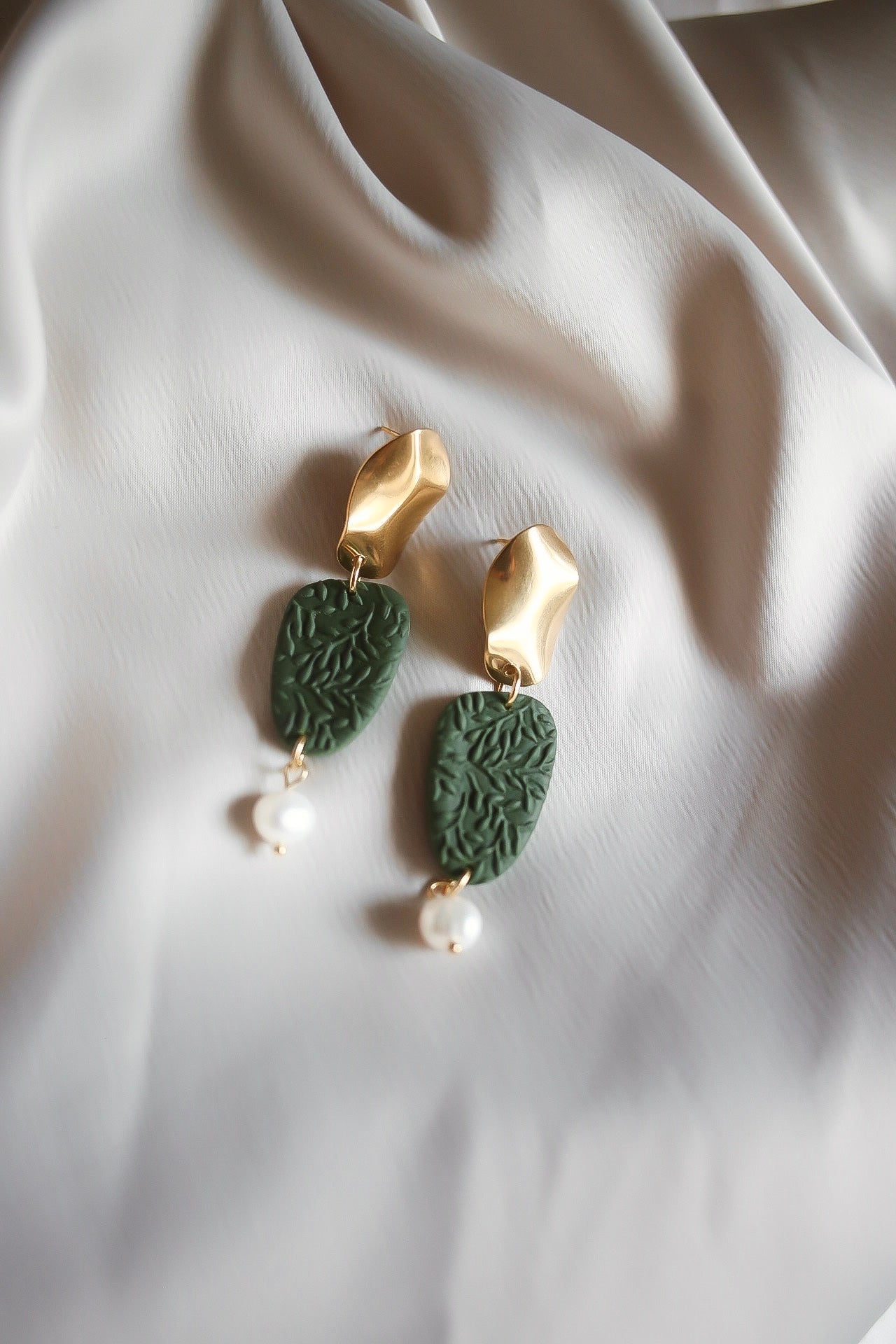 Madde örhängen Blomma (flera nyanser)