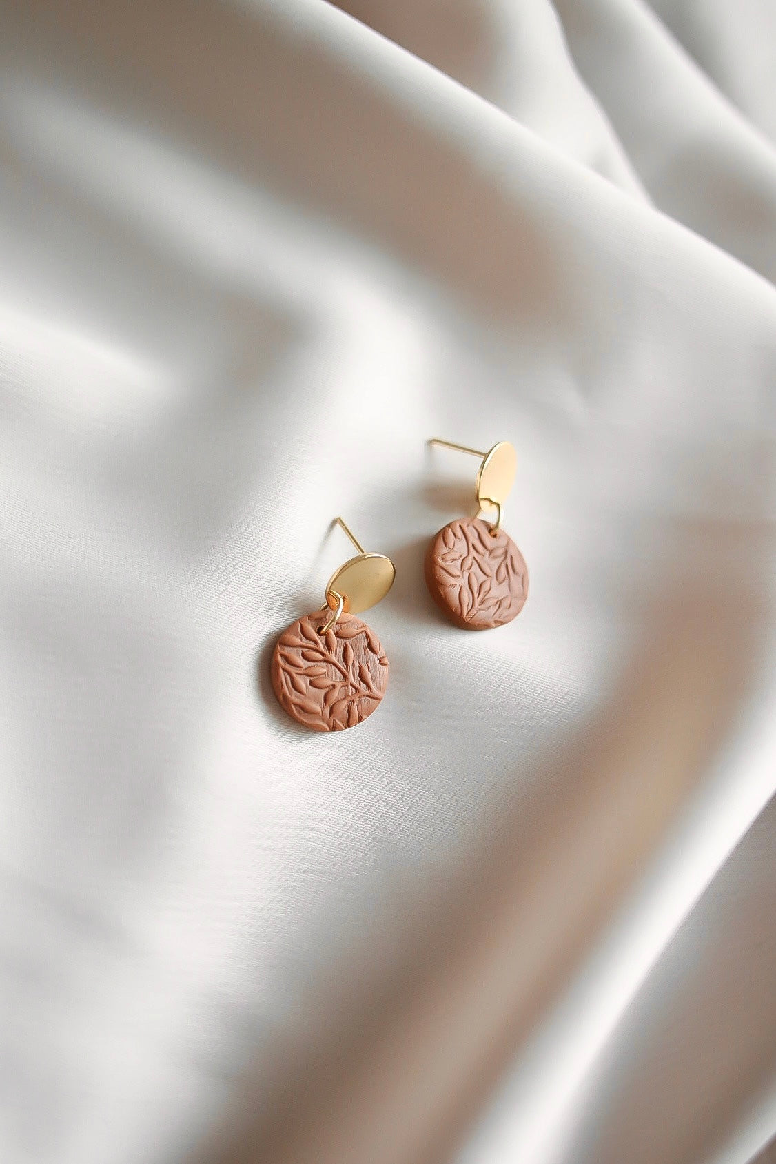 Mindi örhängen Blomma (flera nyanser)