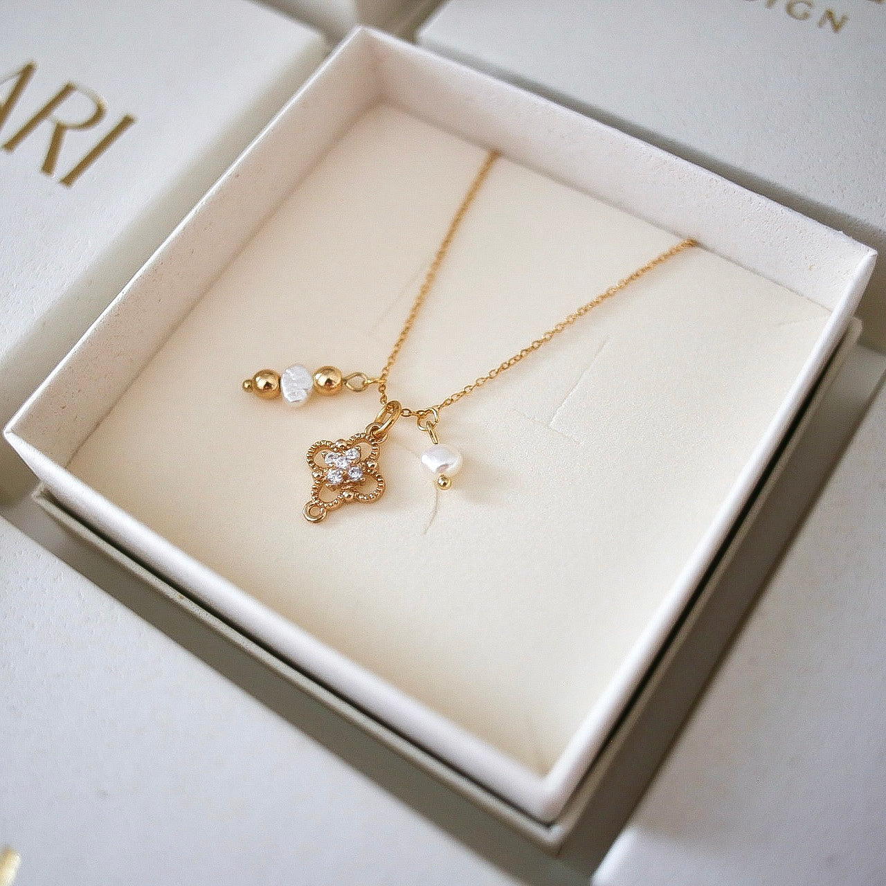 Amanda-halsband (flera alternativ)