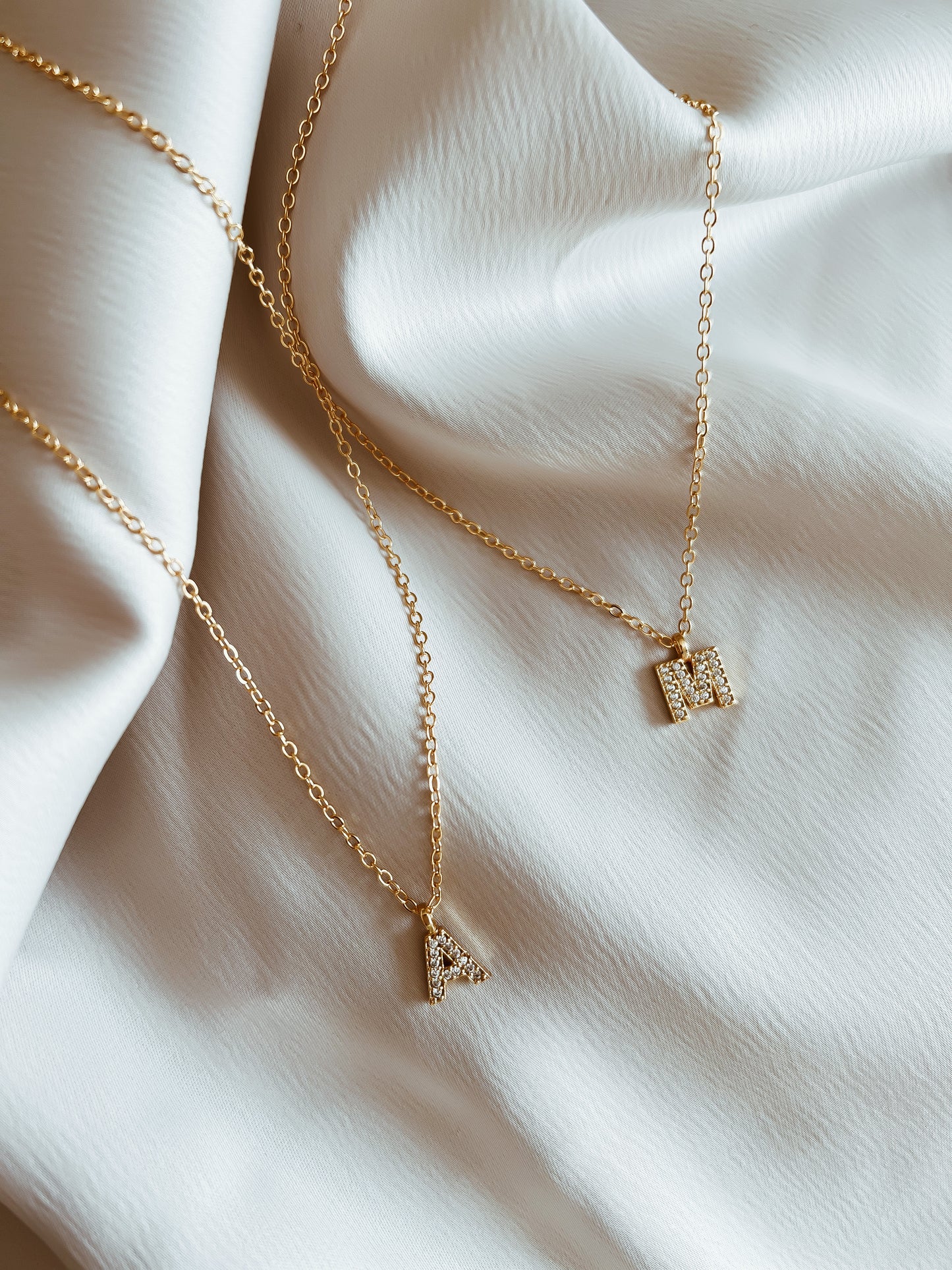 Magiskt bokstavshalsband