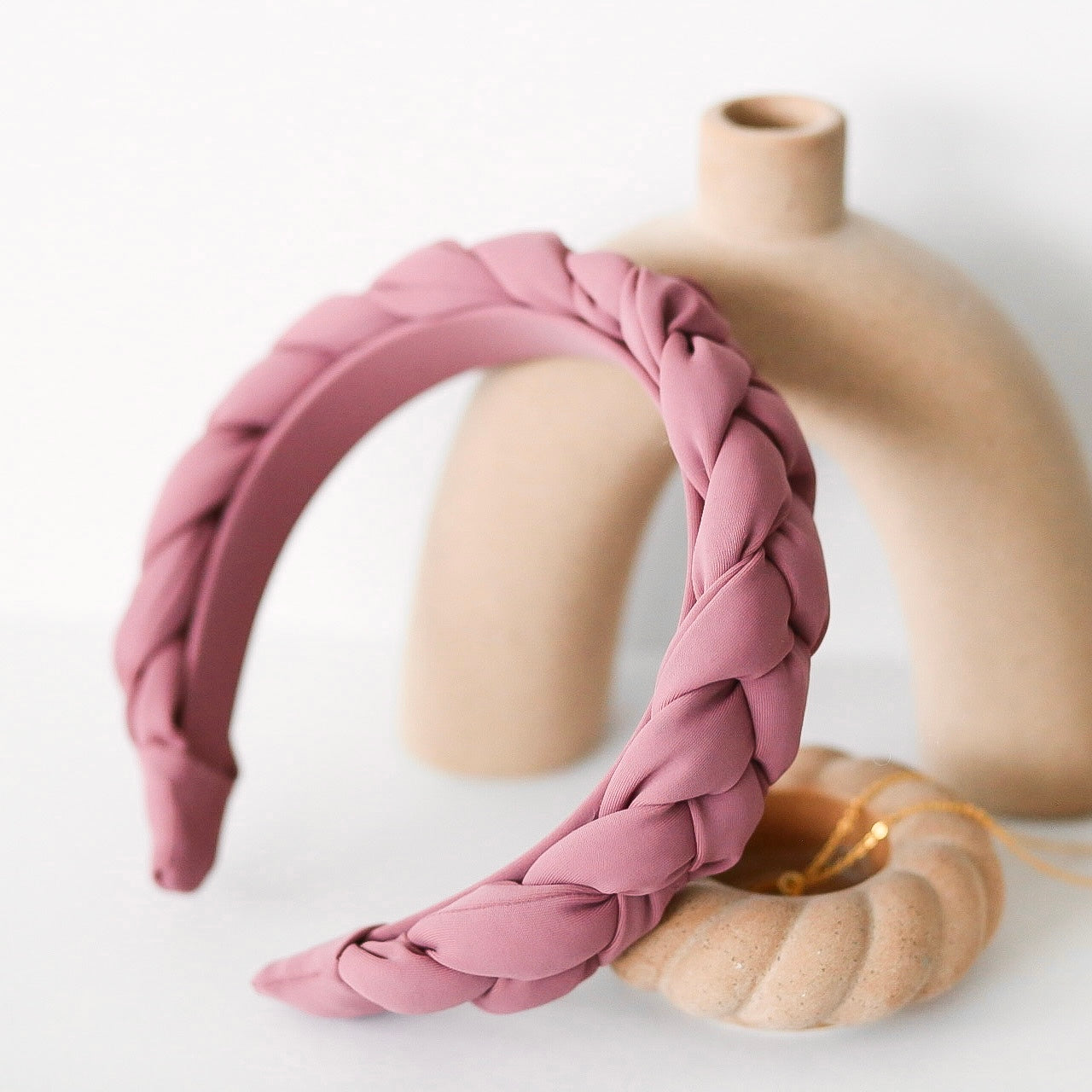 LYKKE Pannband (flera nyanser)