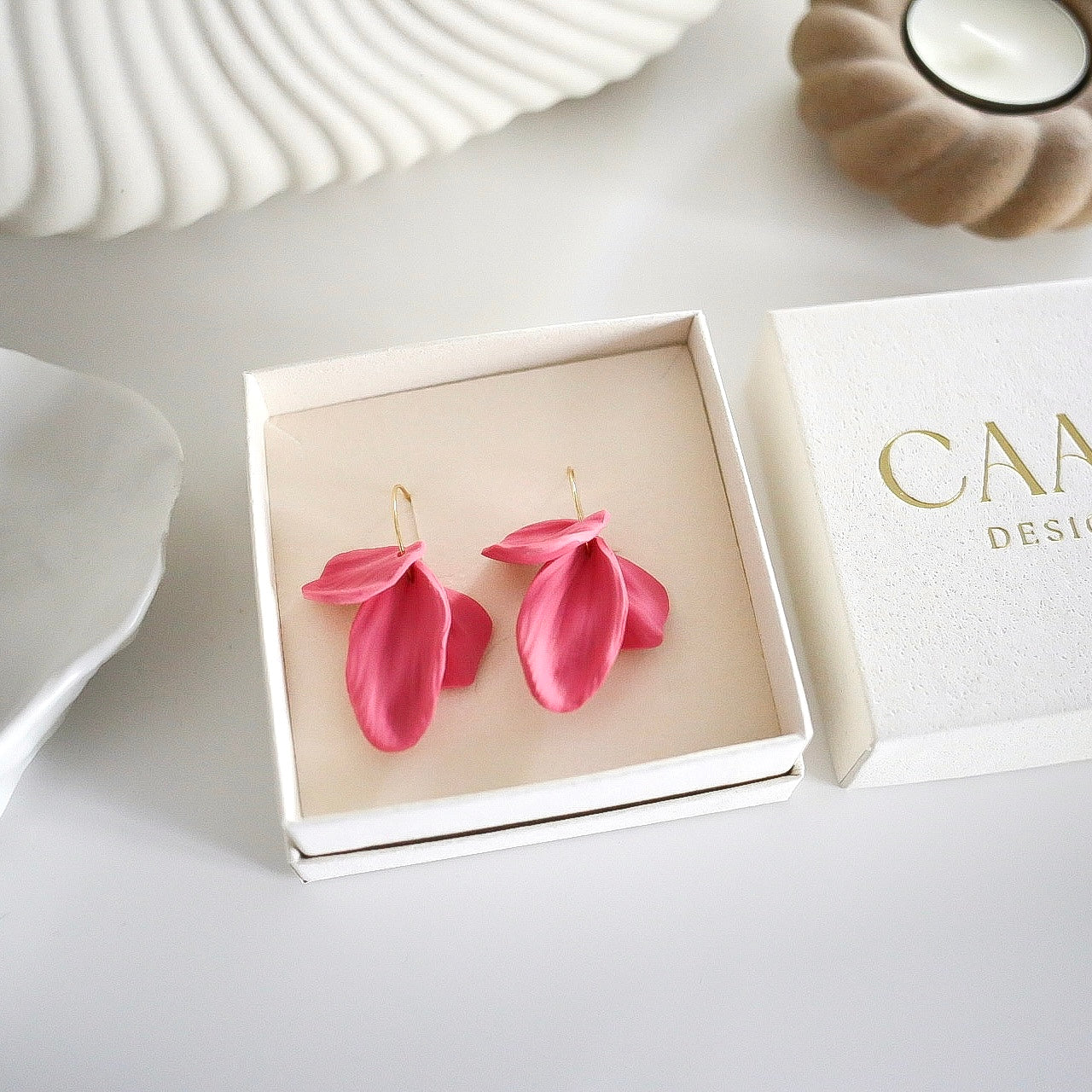 Celine örhängen (flera nyanser)