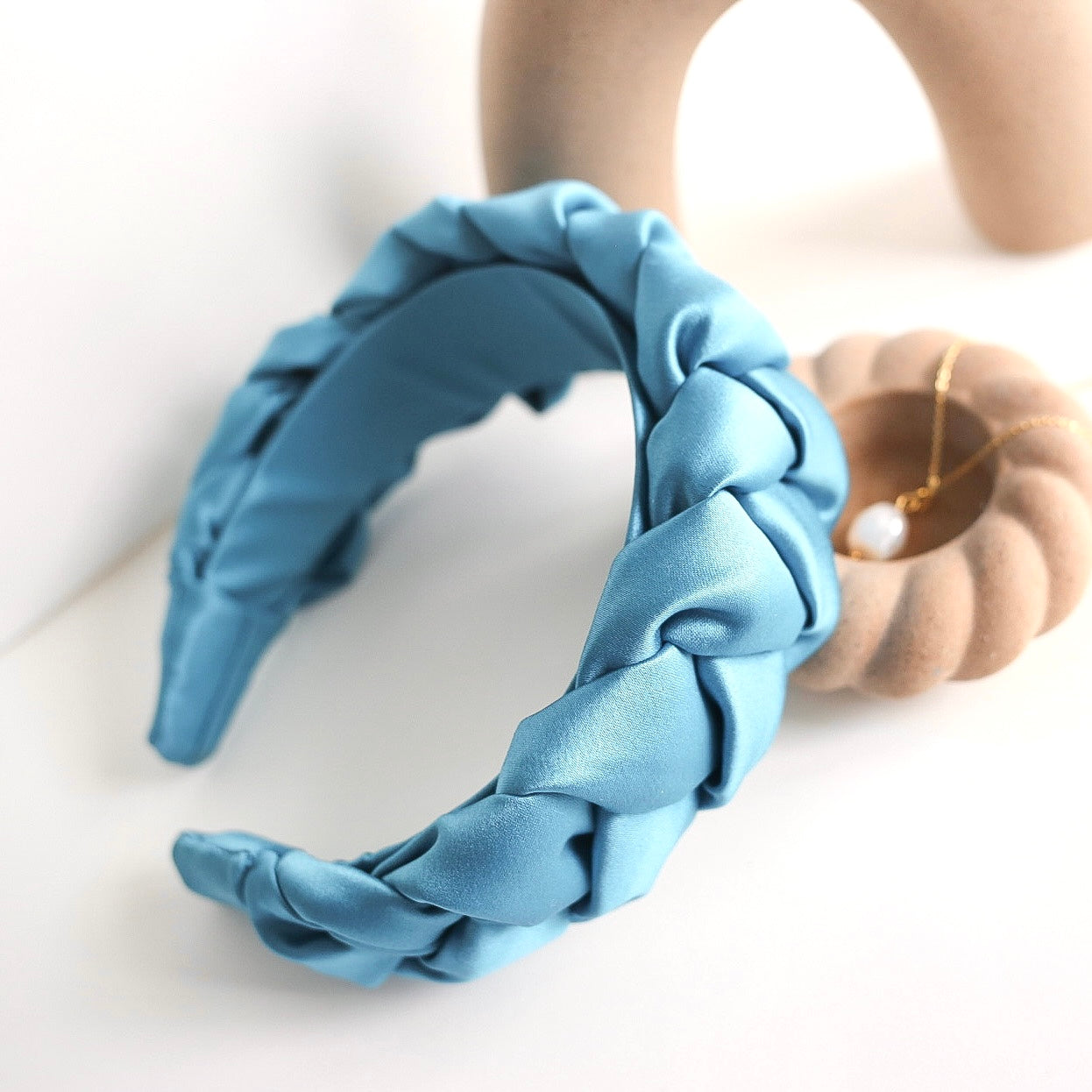 Becca Hårband Glansigt (flera nyanser)