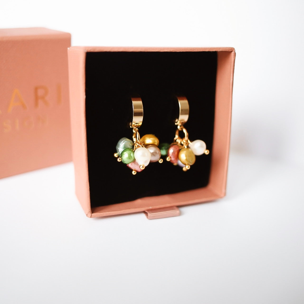 Valentina örhängen (flera nyanser)