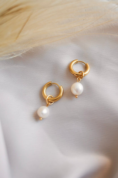 Selina helmikorvakorut