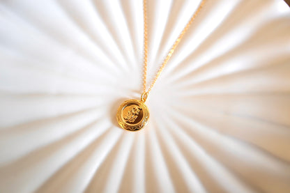 Safira Amuletti kaulakoru