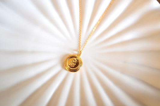 Safira Amuletti kaulakoru