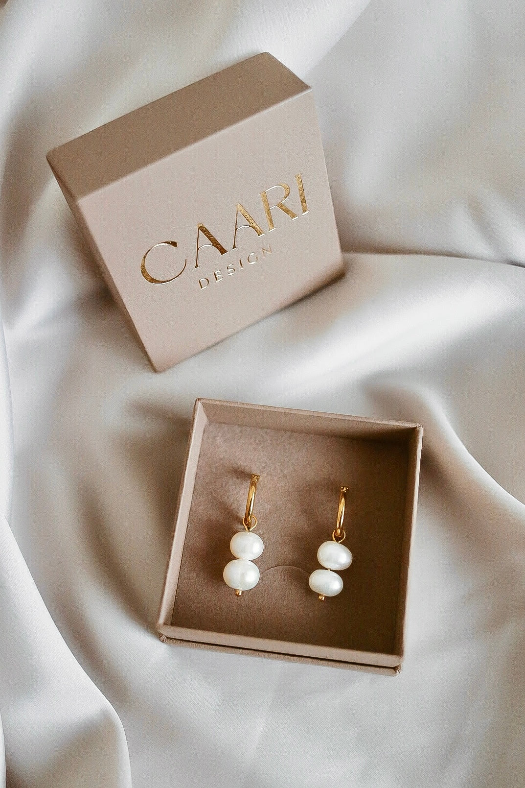Carolin korvakorut valkoinen 24k gold