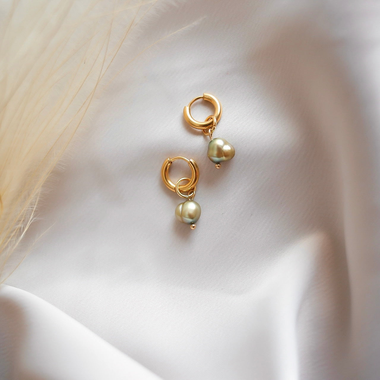 Neelia korvakorut 24k gold