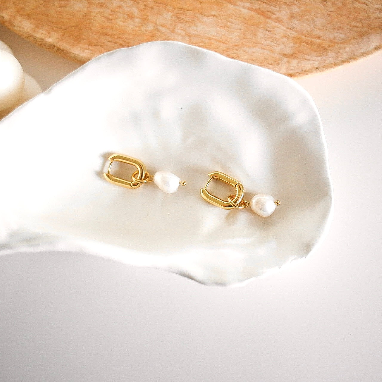 Dorit Helmikorvakorut 18k Gold Filled