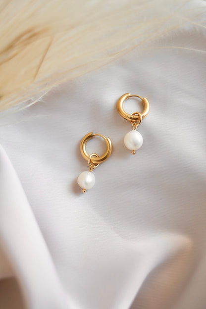 Selina helmikorvakorut