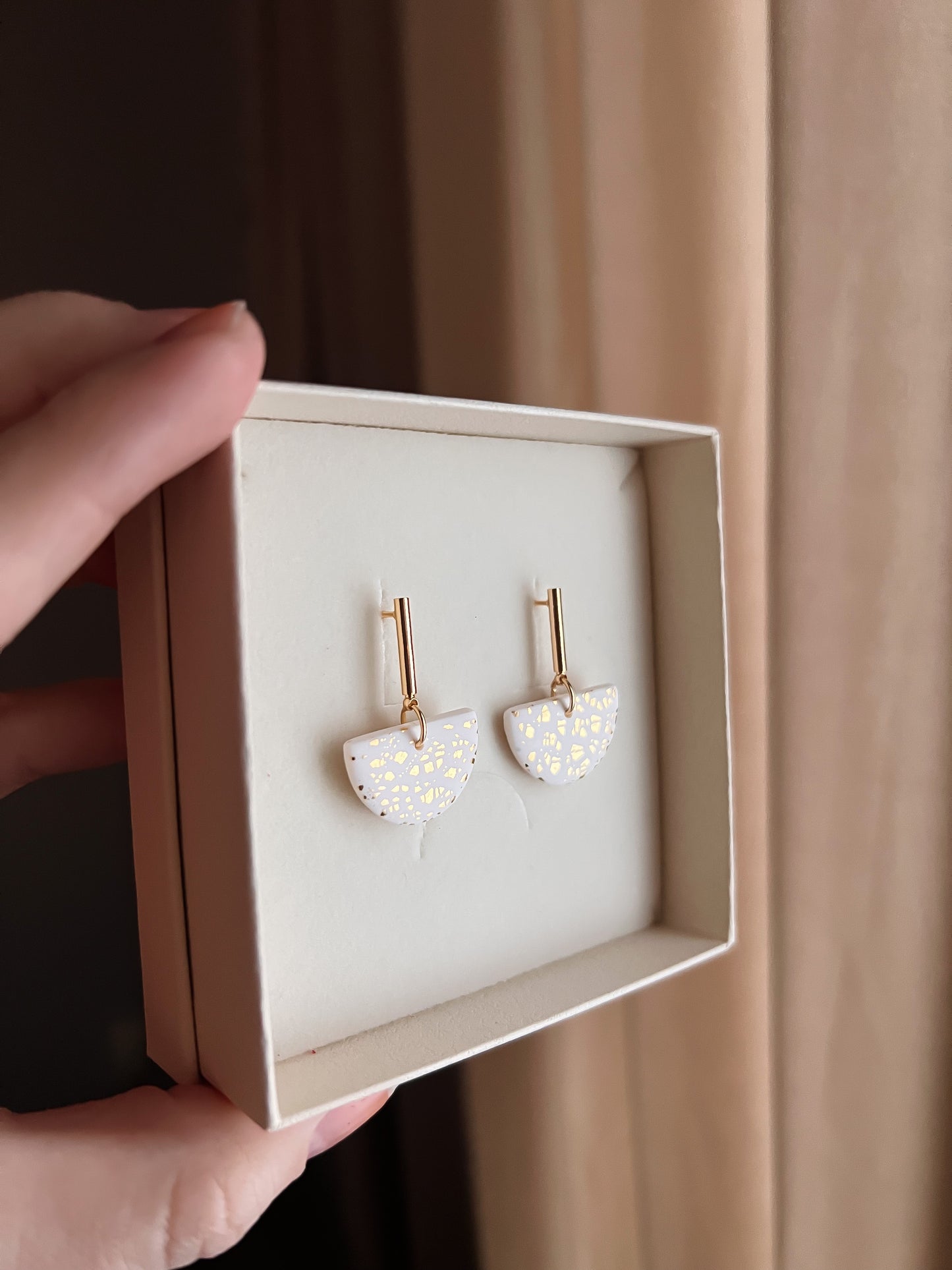 Julia korvakorut kultahippu