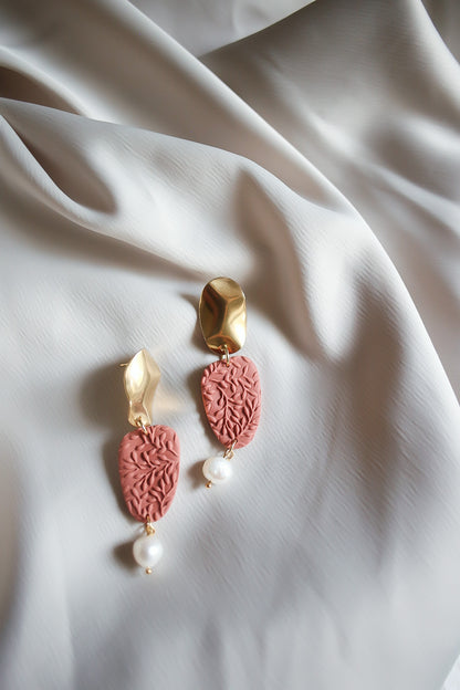 Madde korvakorut Kukka (useita sävyjä)