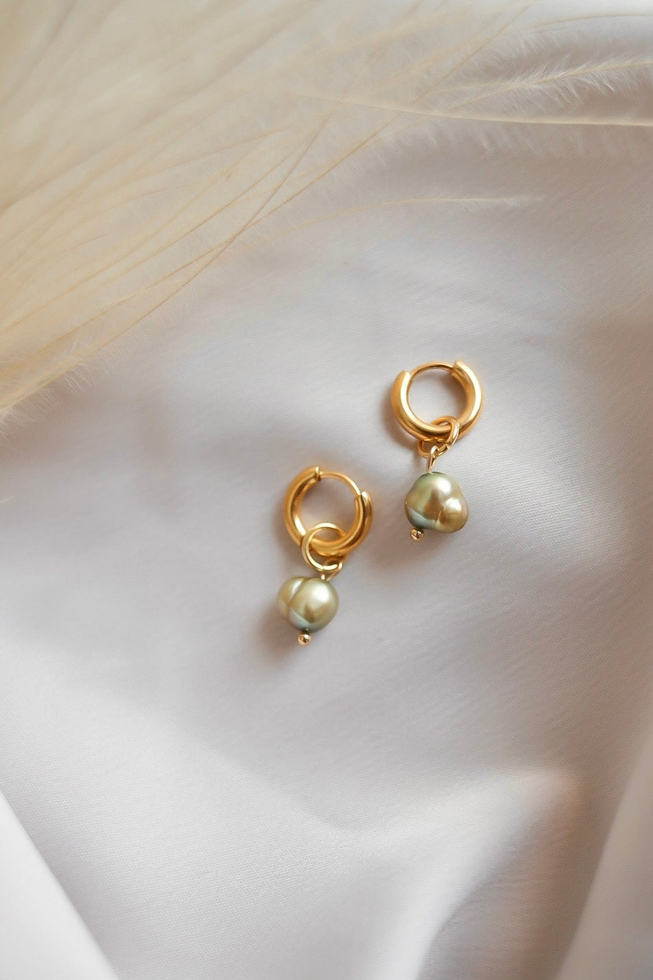 Neelia korvakorut 24k gold