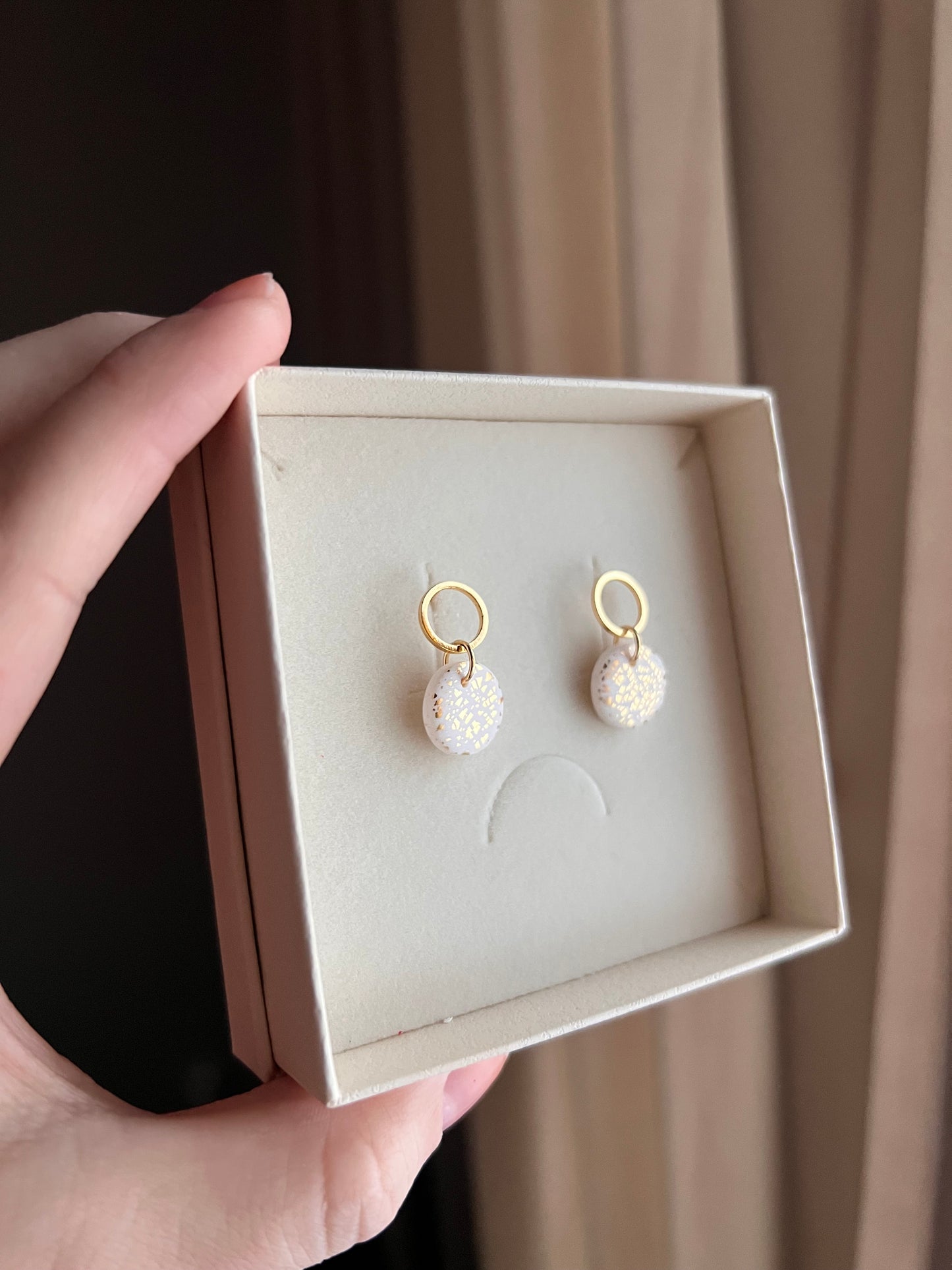 Milli korvakorut kultahippu