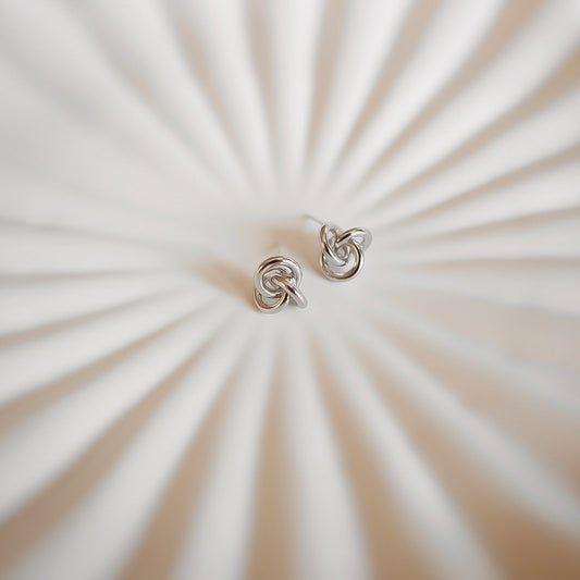 Loisan korvakorut Hopea